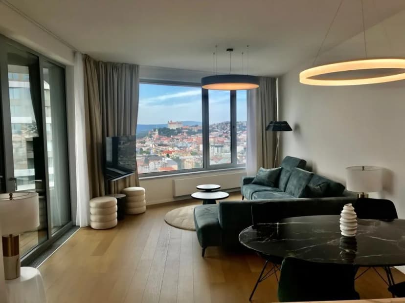 Luxurious Furnished Apartment In Great Location