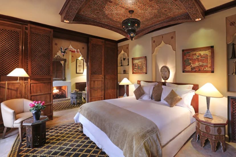 Unique Luxurious Suite With Contemporary And Warm Style