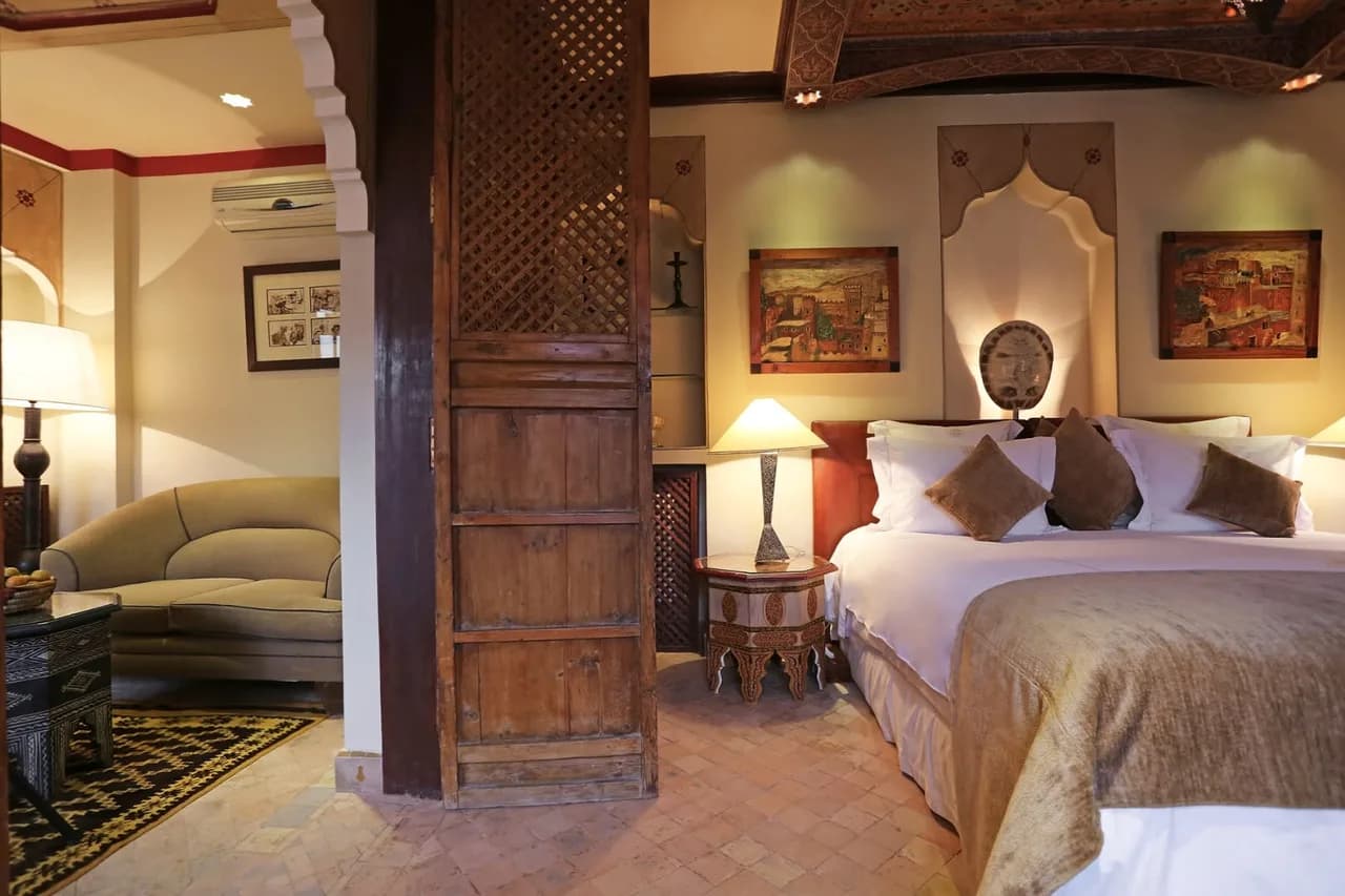 Unique Luxurious Suite With Contemporary And Warm Style photo 3