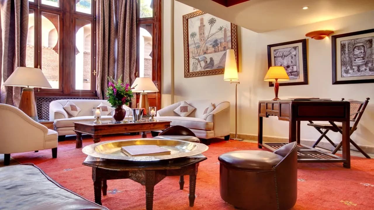 Intimate Luxurious Suite Designed With Unique Architecture