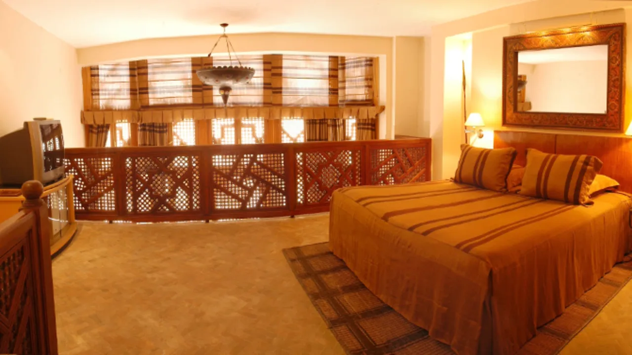 Intimate Luxurious Suite Designed With Unique Architecture photo 2