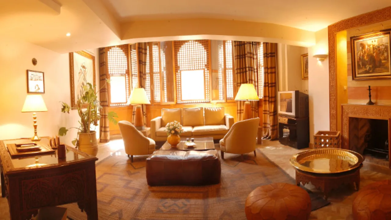 Intimate Luxurious Suite Designed With Unique Architecture photo 4