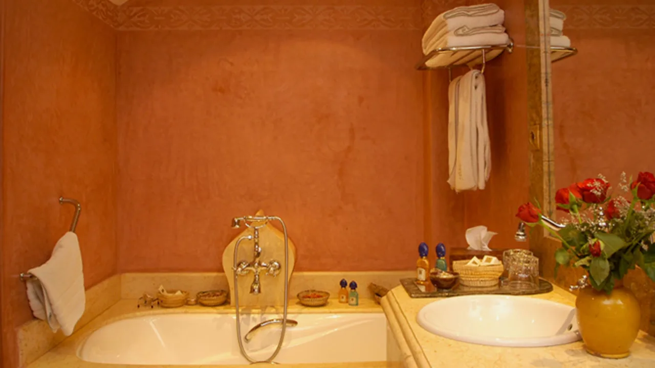 Intimate Luxurious Suite Designed With Unique Architecture photo 5