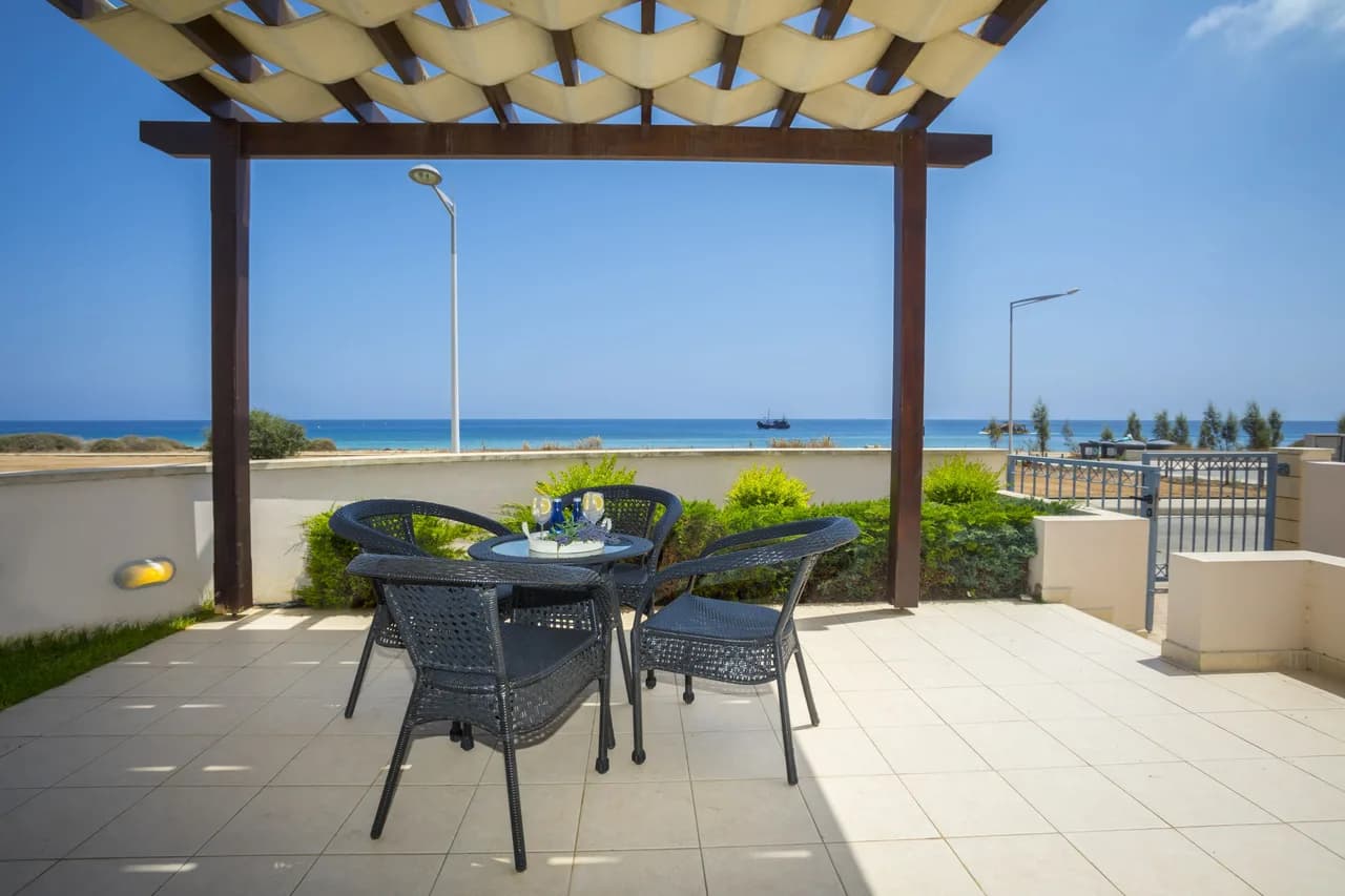 Sunny Villa With Oceanic Design Near The Beach photo 5