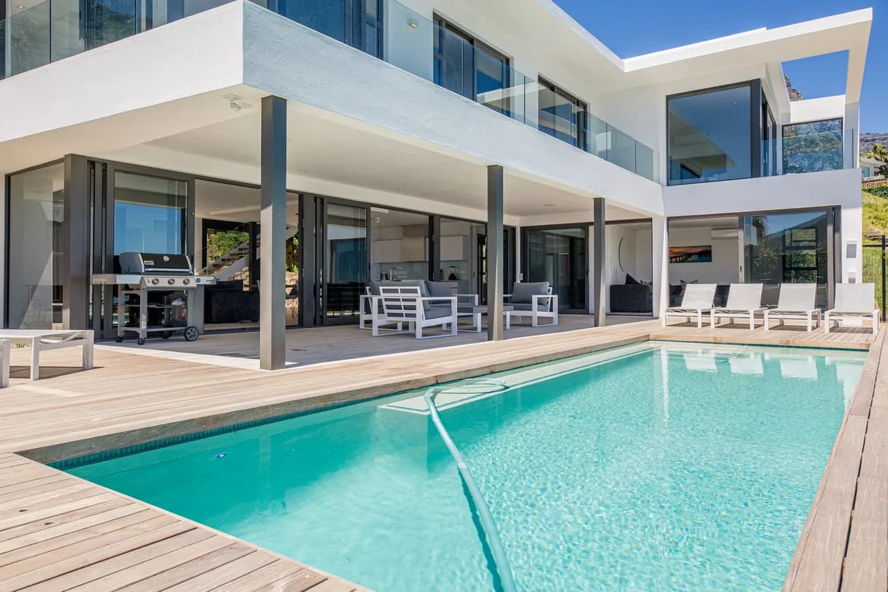 Newly Built Spectacular Villa In Camps Bay