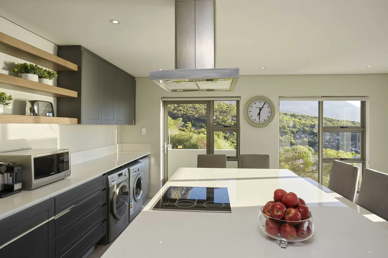 Stunning 6 BR Villa In A Quiet Location photo 4