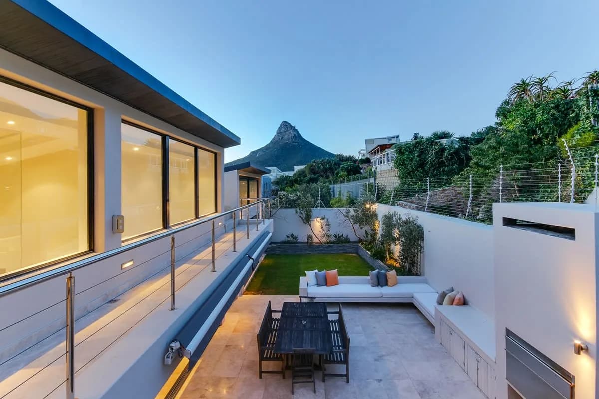 Luminously Lit Villa With Great Sea Views photo 2
