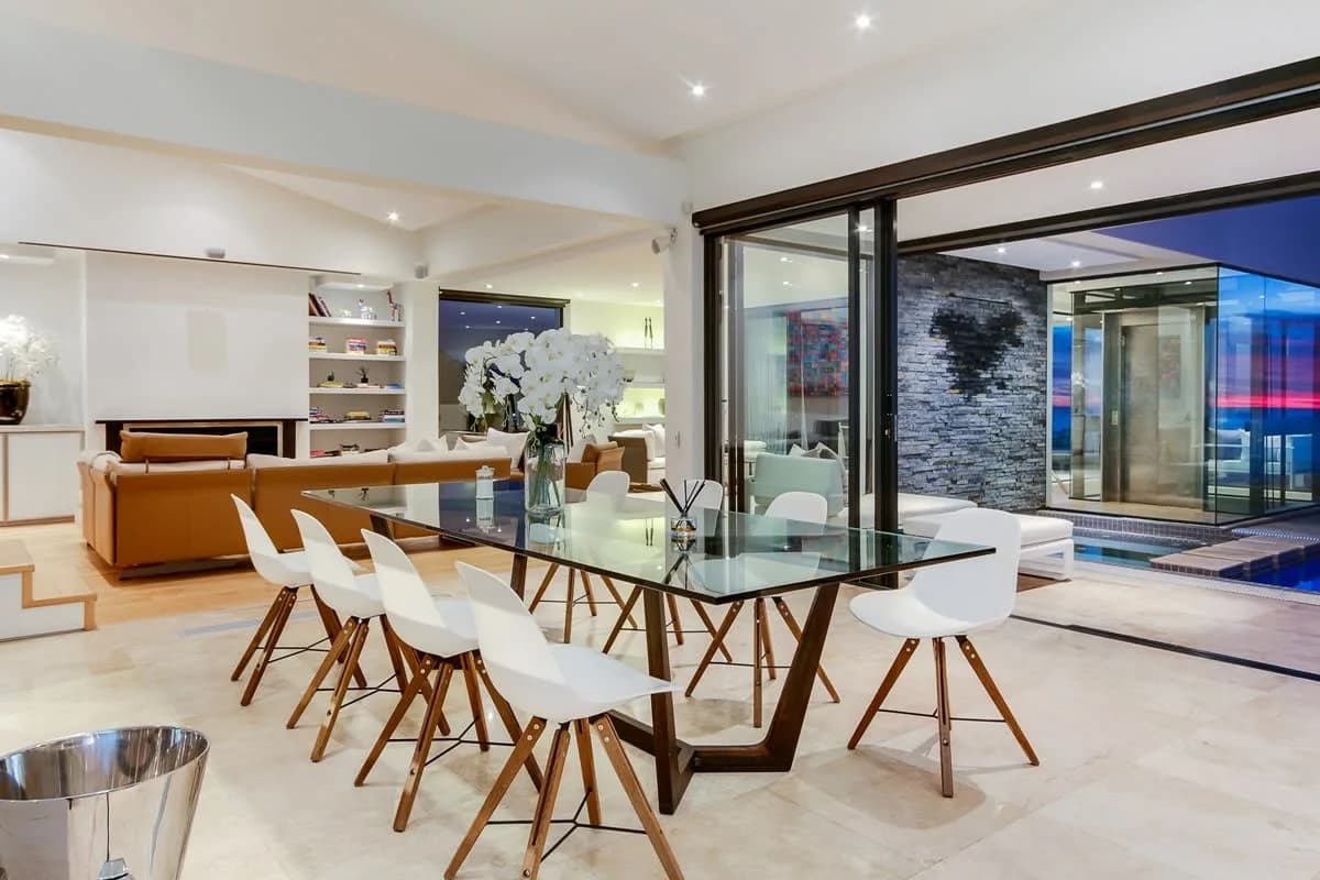 Luminously Lit Villa With Great Sea Views photo 4