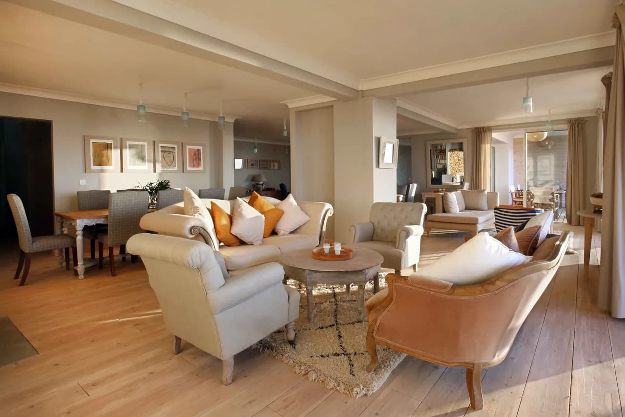 Beautiful Bungalow With Stunning Interior Designs photo 2