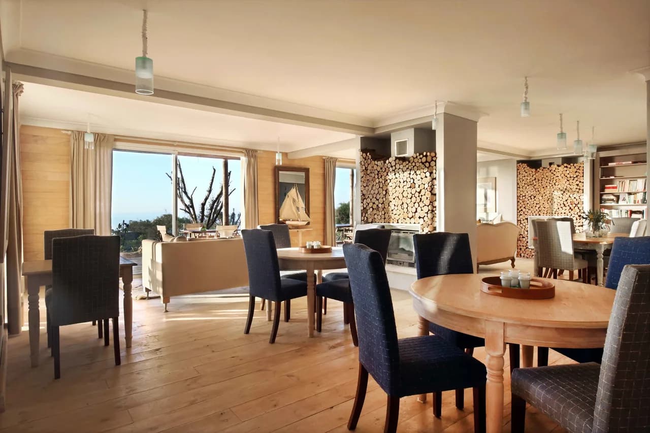 Beautiful Bungalow With Stunning Interior Designs photo 4