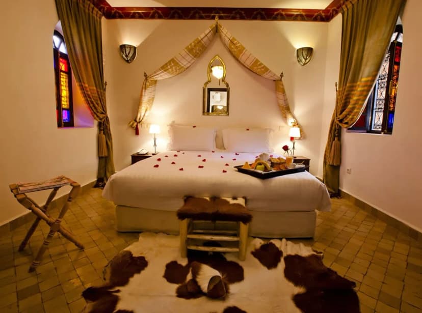 Perfect Traditional Room With A Mini Fridge