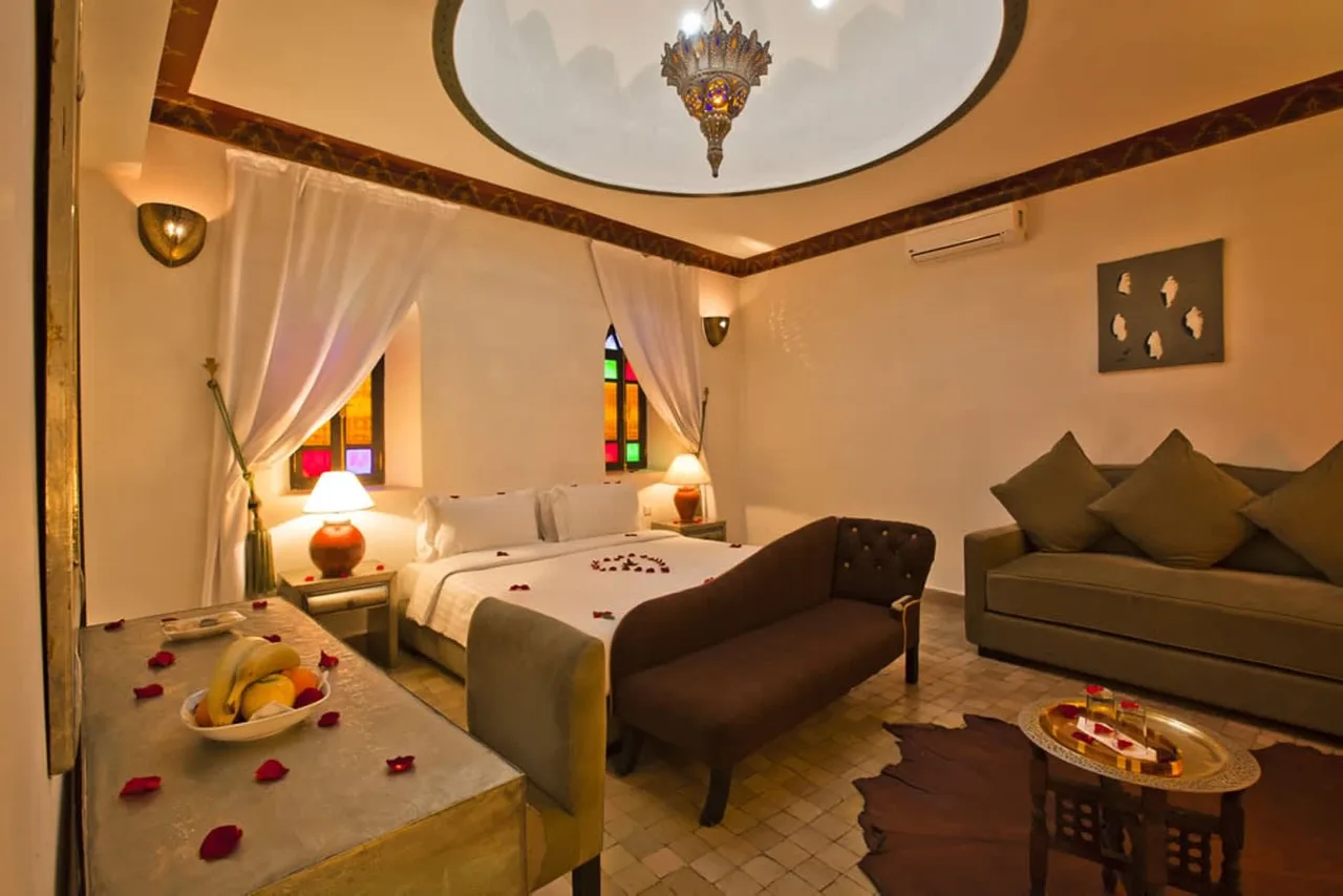 Peaceful BR With A Feature Ceiling Dome