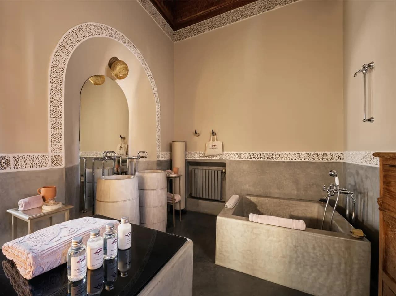 Peaceful Private Suite With Sophisticated Art Decor photo 3