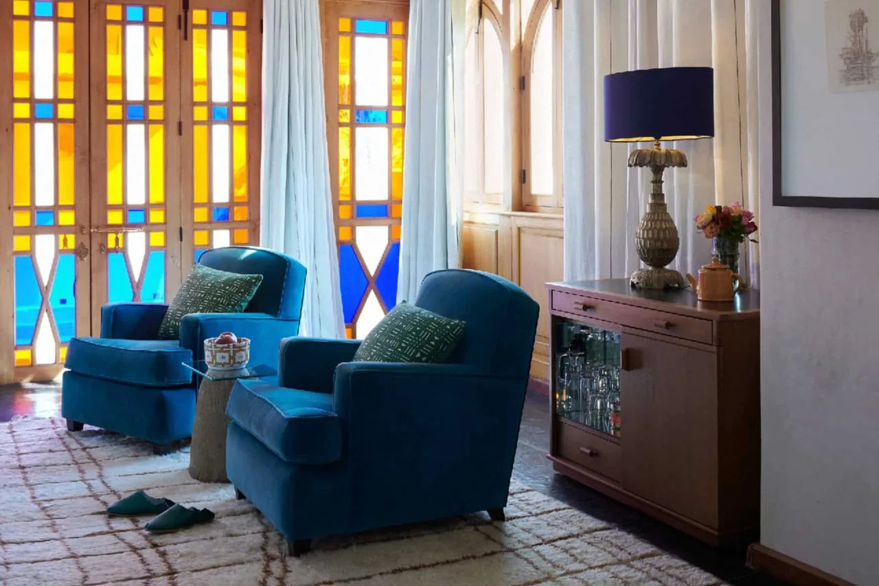 Large Room With Hand Stitched Egyptian Linen photo 2