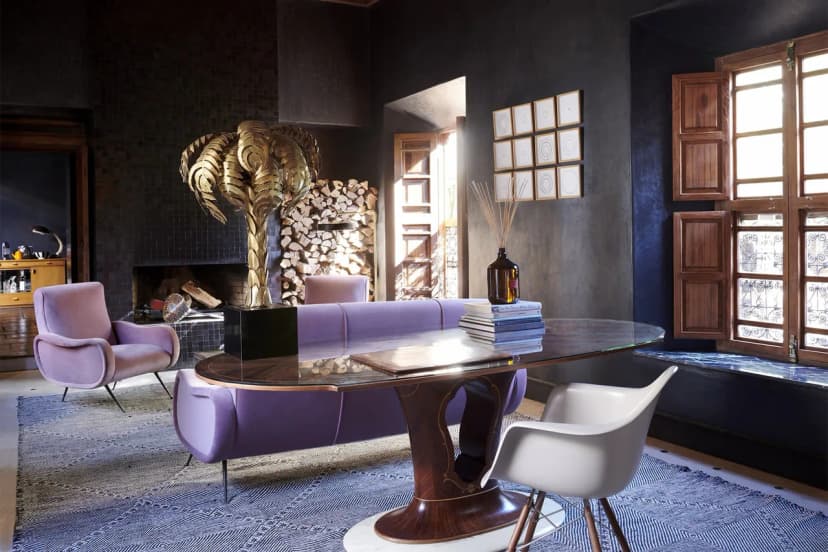 Classic Stylish Room With Large Lounge Area