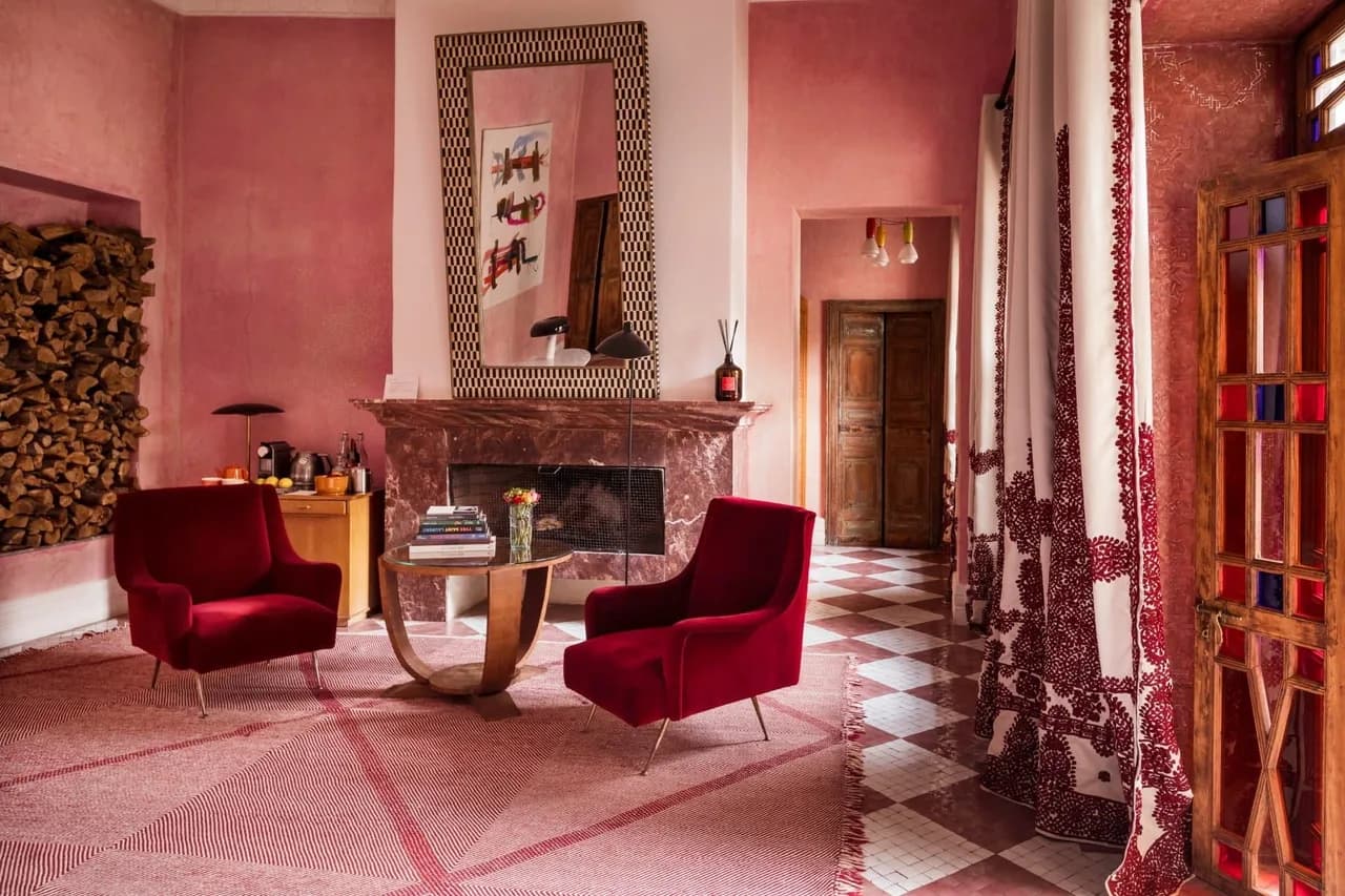 Classic Stylish Room With Large Lounge Area photo 2