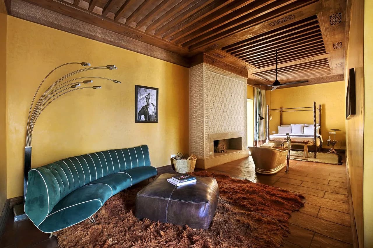 Classic Stylish Room With Large Lounge Area photo 4