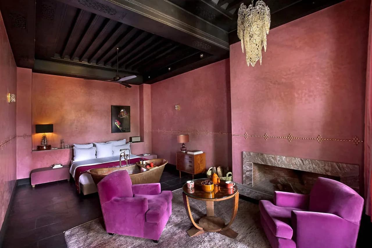 Classic Stylish Room With Large Lounge Area photo 5