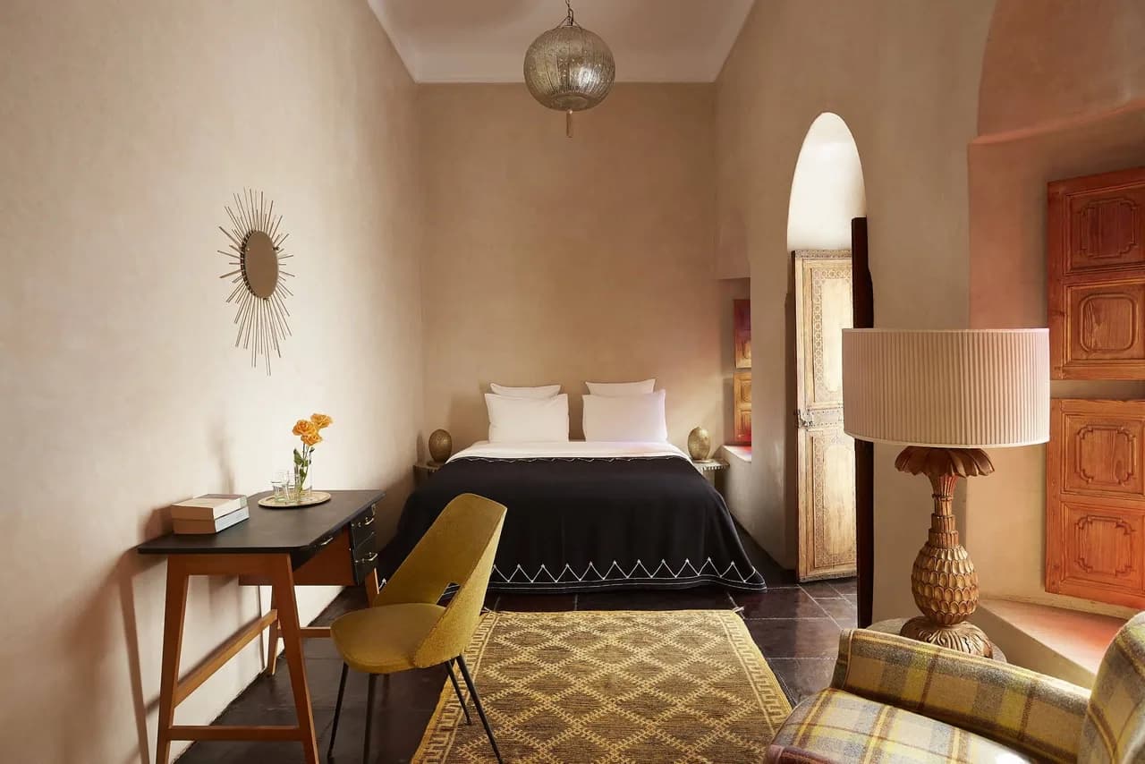Perfect Room With Emerald Tiled Courtyard photo 5