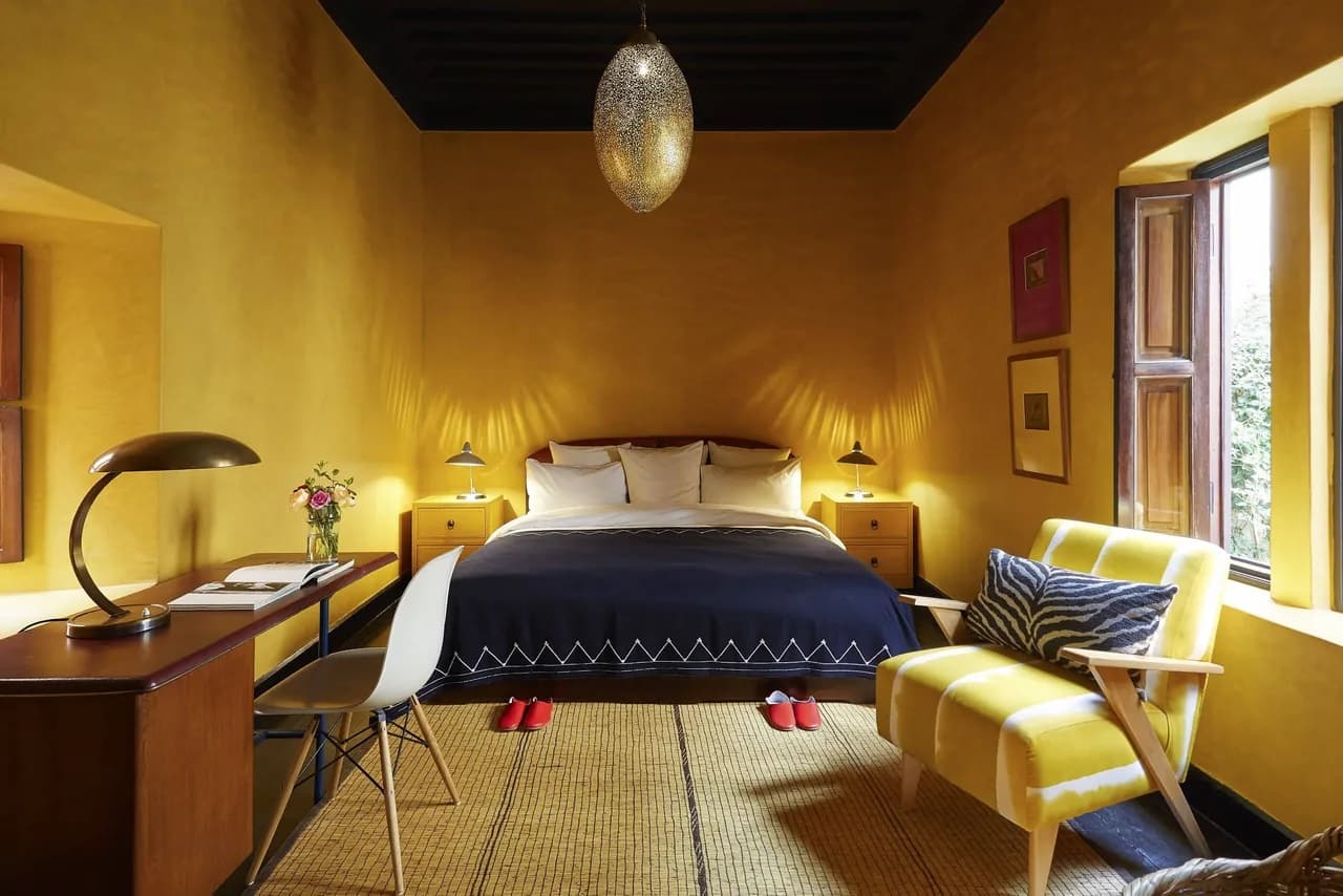 Cosy Room With Classic Design photo 2