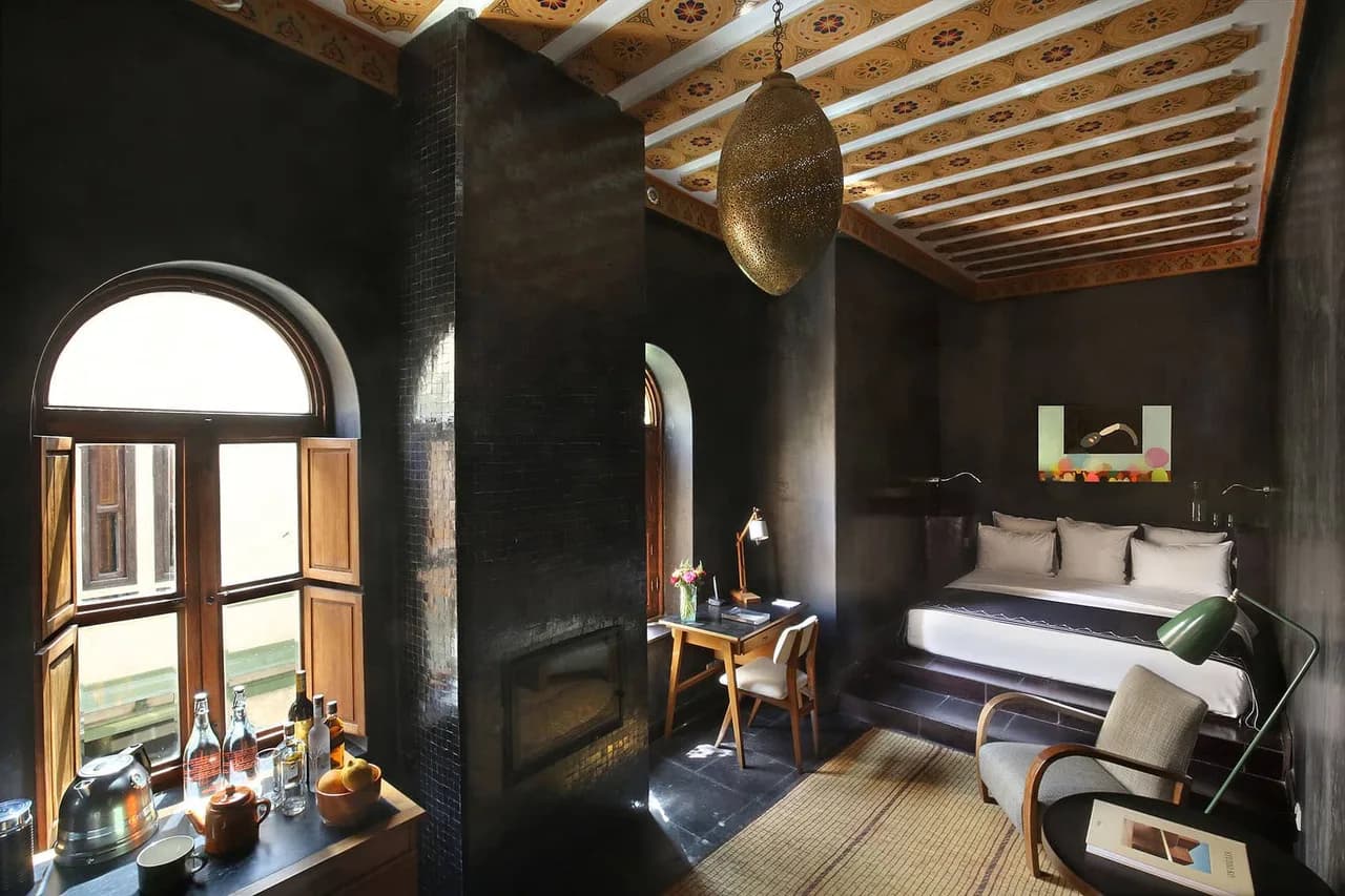Cosy Room With Classic Design photo 3