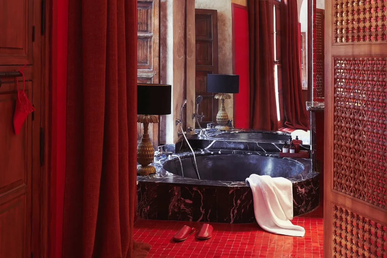Cosy Room With Classic Design photo 5