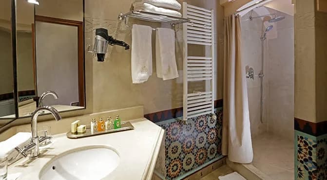 Beautifully Appointed Room With Garden View photo 4