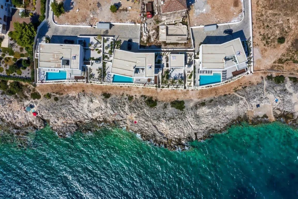 Breathtaking Seafront Villa With BBQ And Infinity Pool photo 2