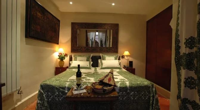 Luxurious Room Overlooking The Flower Filled Inner Courtyards photo 3