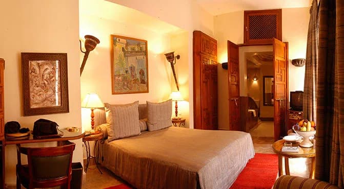 Elegant Peaceful Suite With Bathtub And Fireplace photo 2