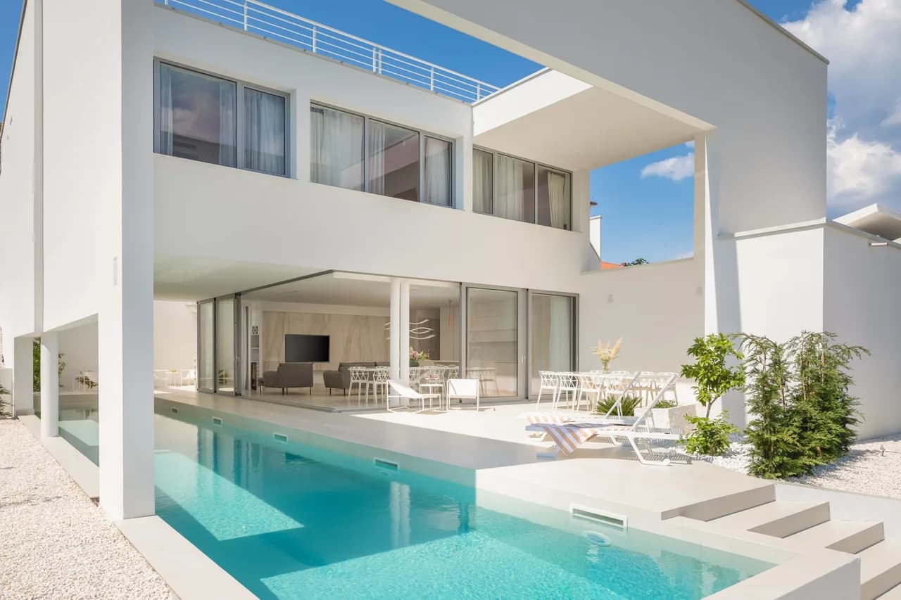 White Villa With Breathtaking Pool And Architecture photo 2