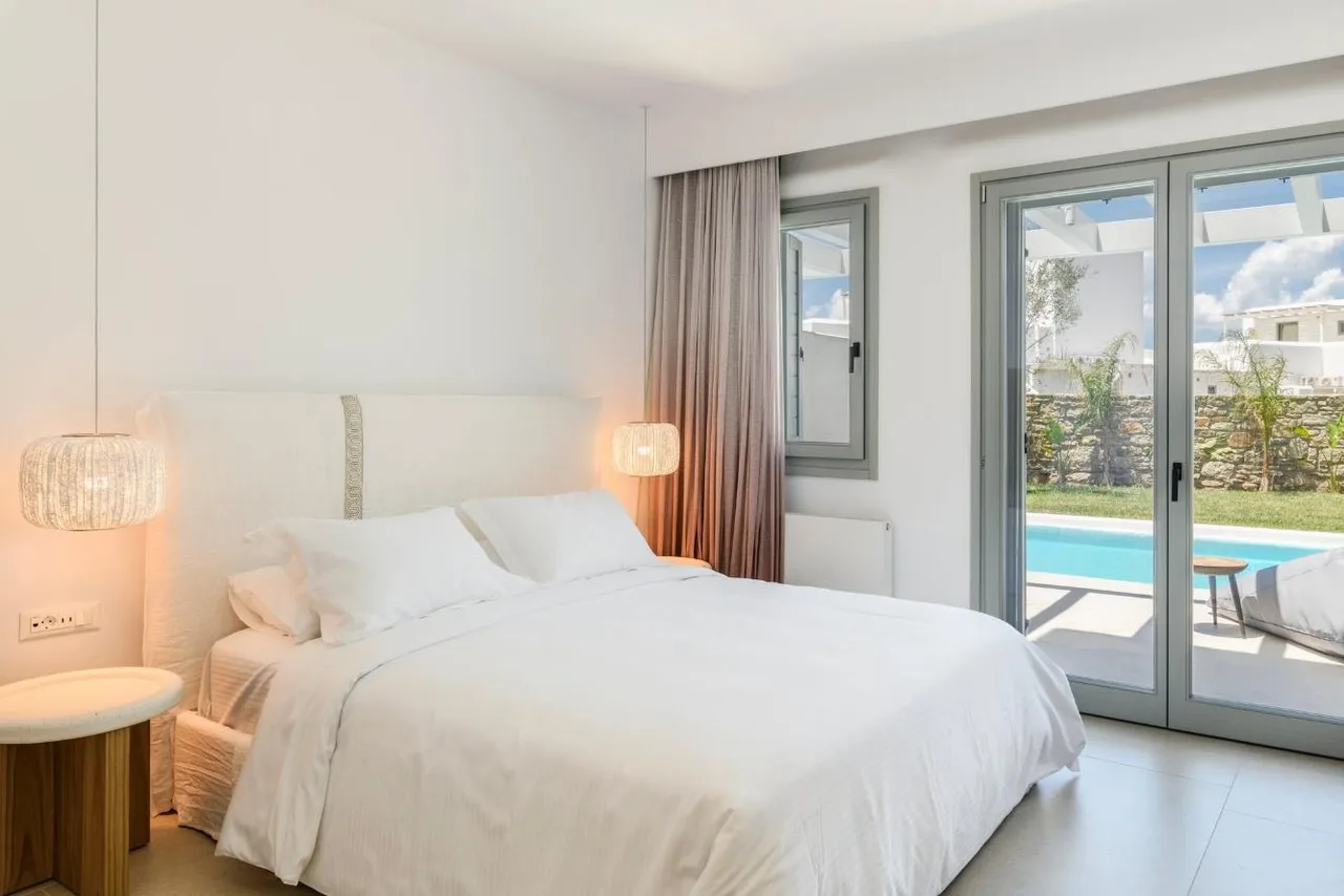 Spectacular Big Villa With Picturesque Surroundings photo 3
