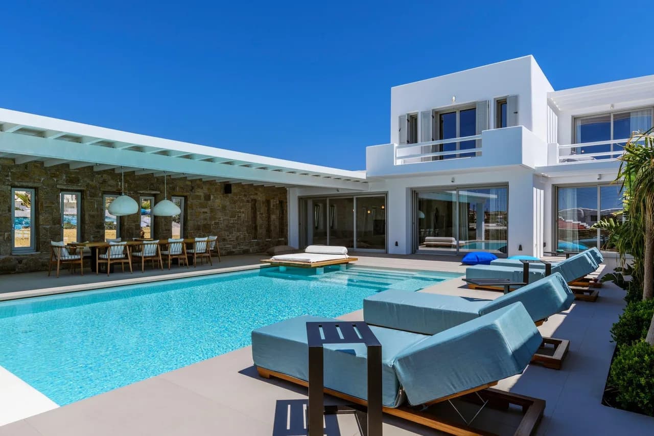 Spectacular Big Villa With Picturesque Surroundings photo 5