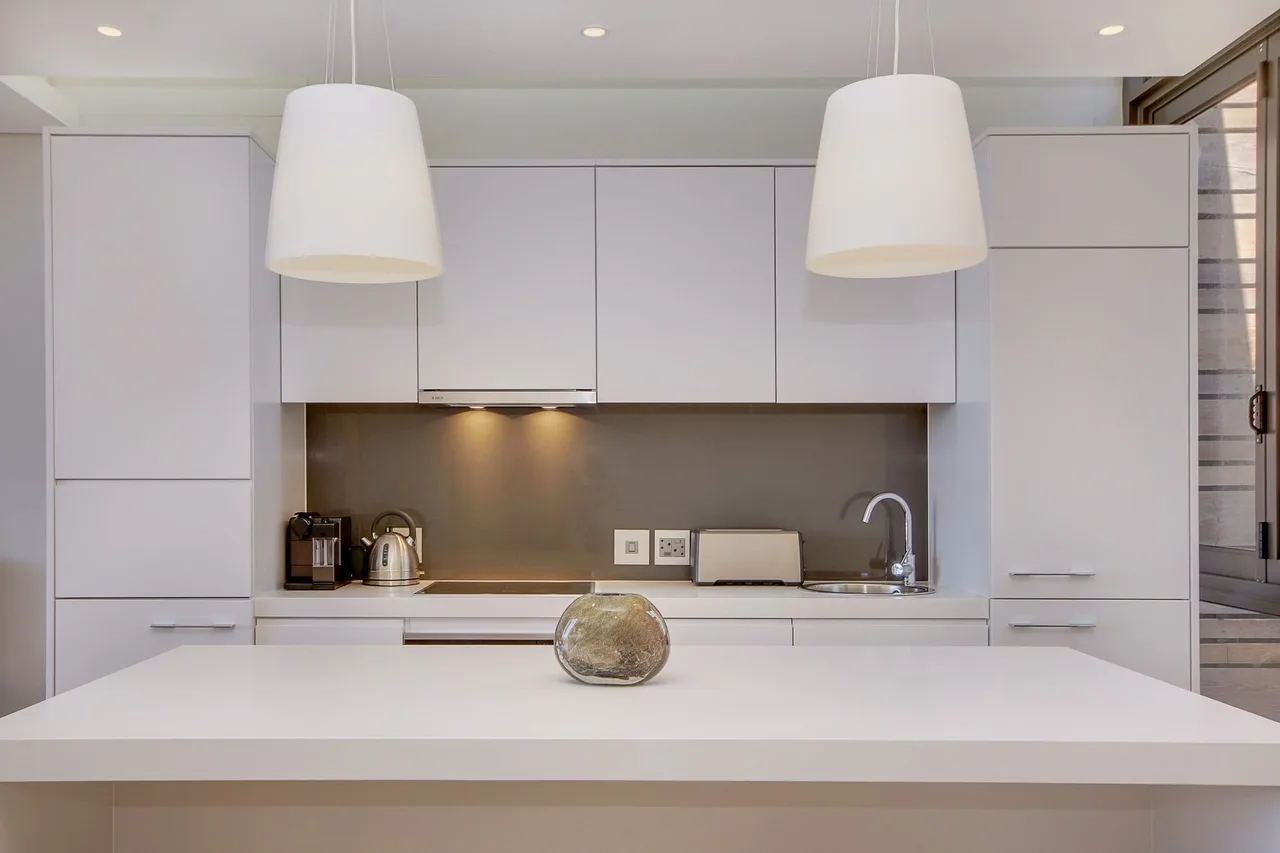 Sophisticated Apartment Furnished With Quality Pieces photo 3