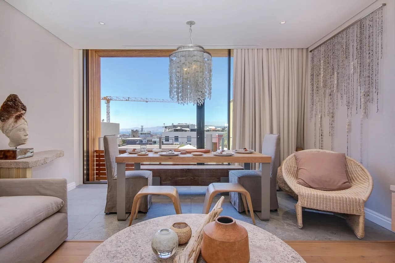 Sophisticated Apartment Furnished With Quality Pieces photo 5