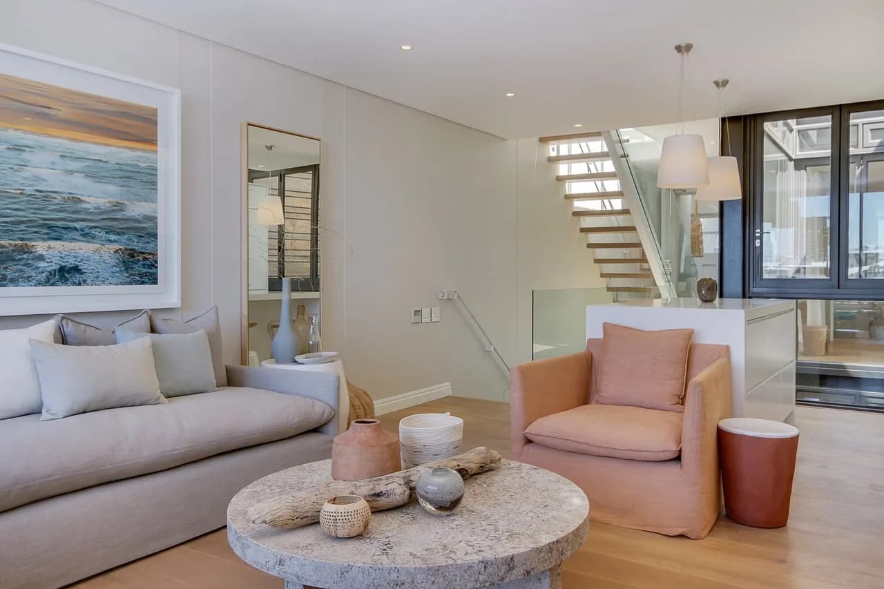 Peaceful Haven With Exceptional City Views photo 2