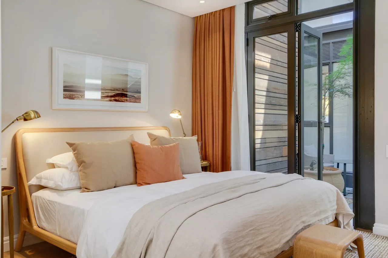 Peaceful Haven With Exceptional City Views photo 3