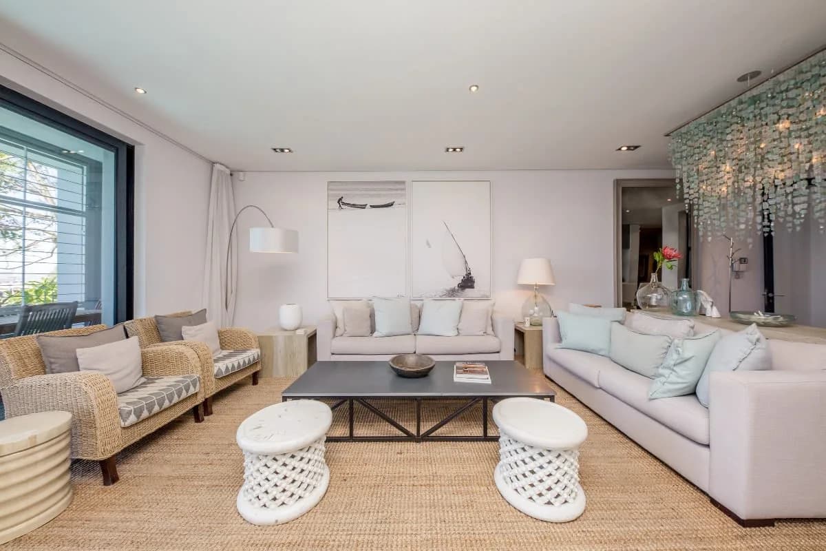 Luxurious 2 BR Apartment With Gorgeous Interiors photo 3