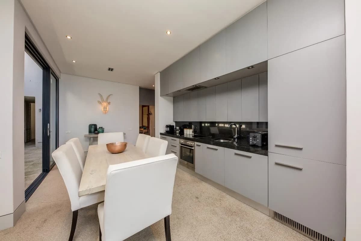 Luxurious 2 BR Apartment With Gorgeous Interiors photo 4