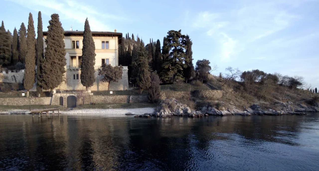Beautiful Luxurious Villa Overlooking Lake Garda