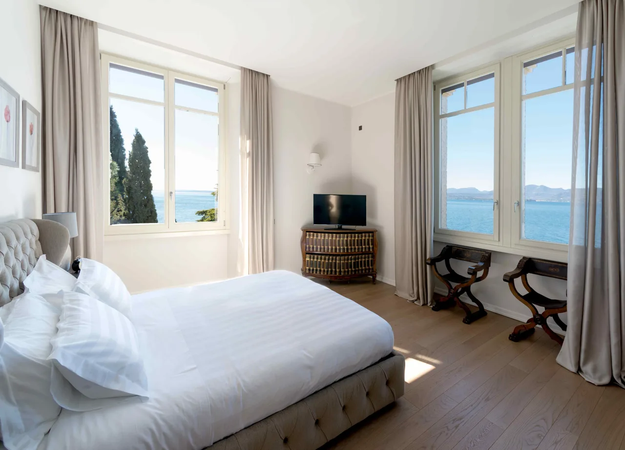 Beautiful Luxurious Villa Overlooking Lake Garda photo 5