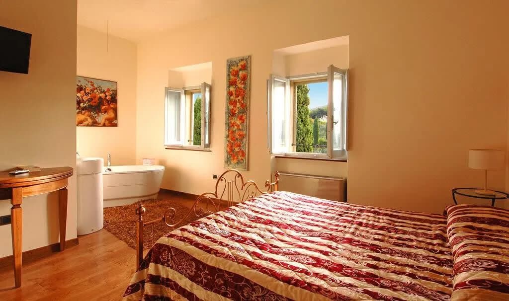 Magnificent Villa With Postcard Landscape Setting photo 3