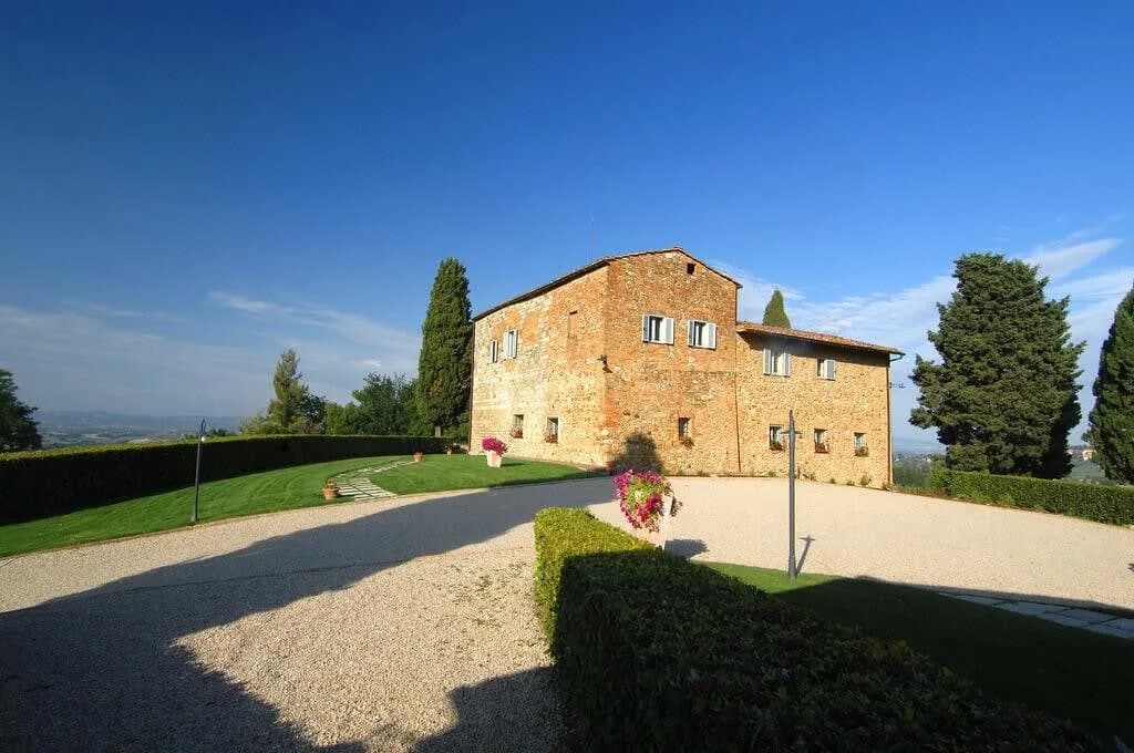 Magnificent Villa With Postcard Landscape Setting photo 5