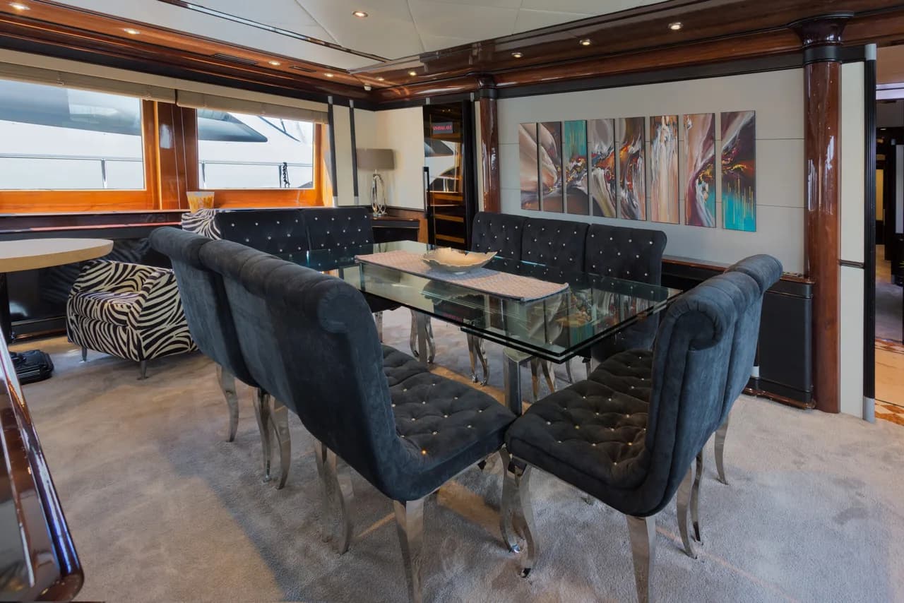 38m Luxurious Yacht With Cinema Room photo 4