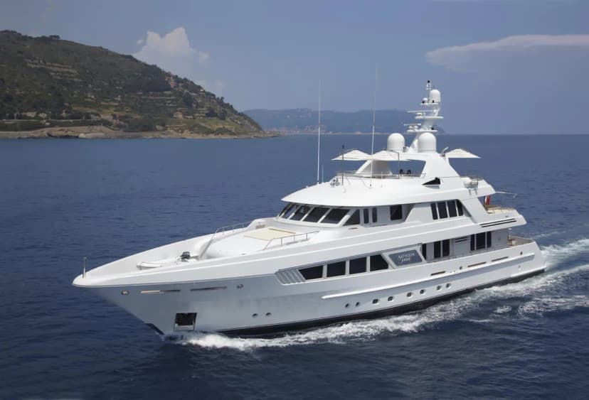 39m Marvellous Yacht With On-Deck Jacuzzi