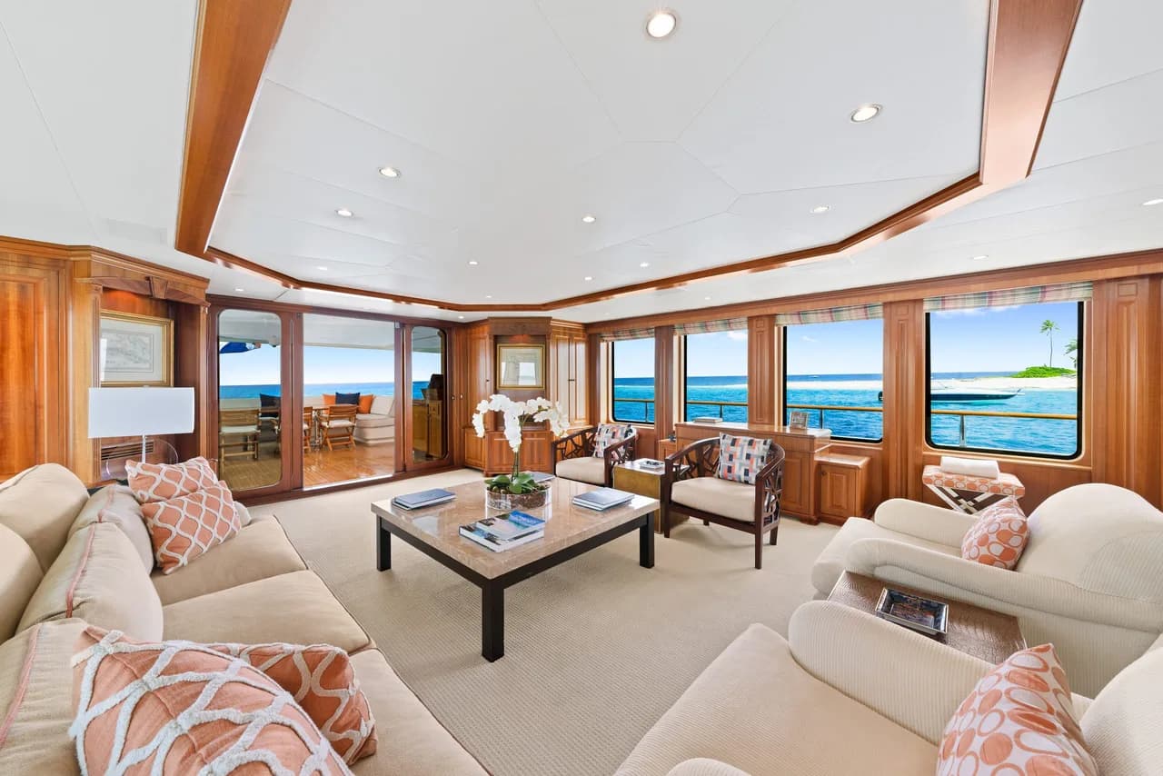 40.2m Stylish Yacht With On-Deck Jacuzzi And Bar photo 2