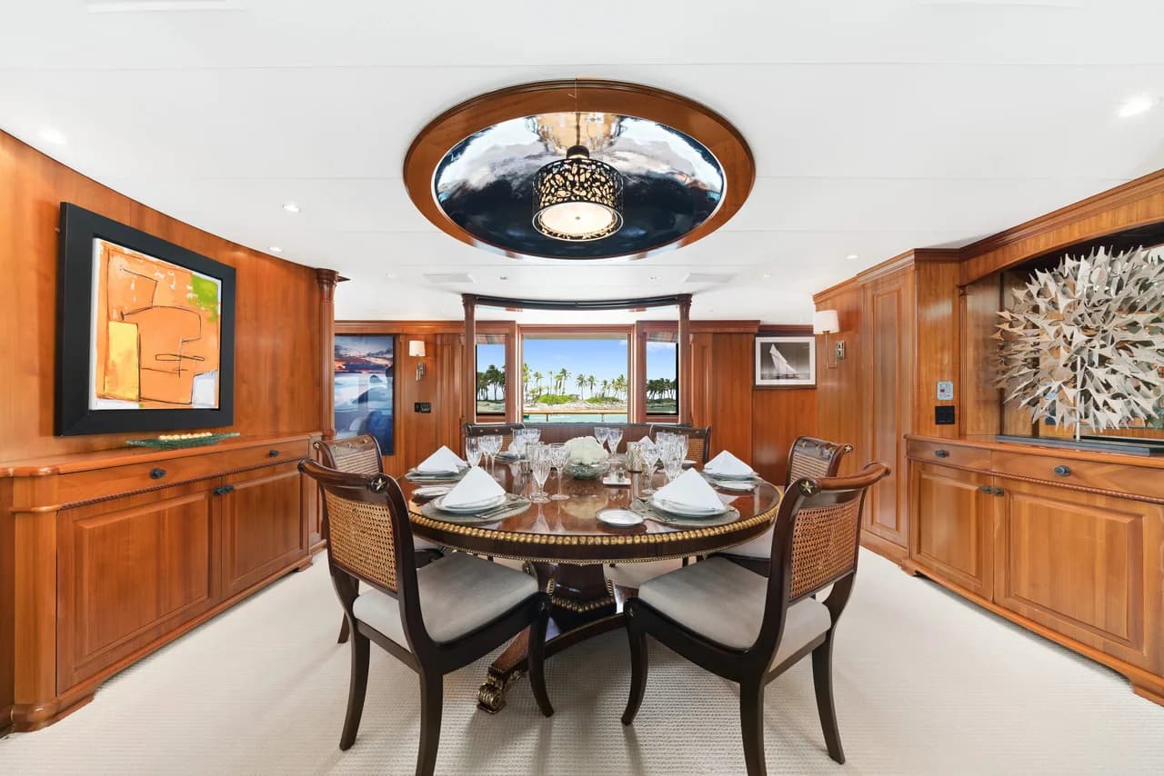40.2m Stylish Yacht With On-Deck Jacuzzi And Bar photo 4