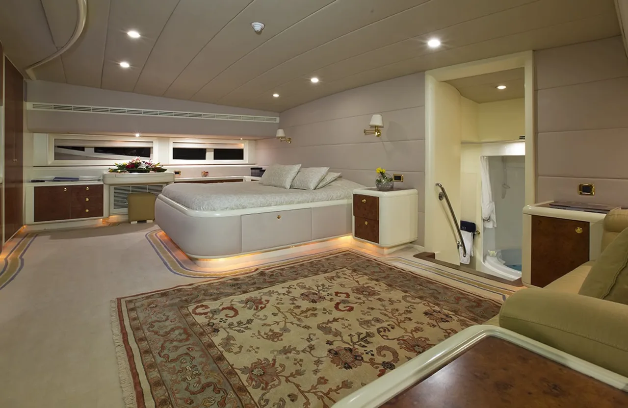 35.05m Luxurious Motor Yacht With On-Deck Sauna And Jacuzzi photo 3