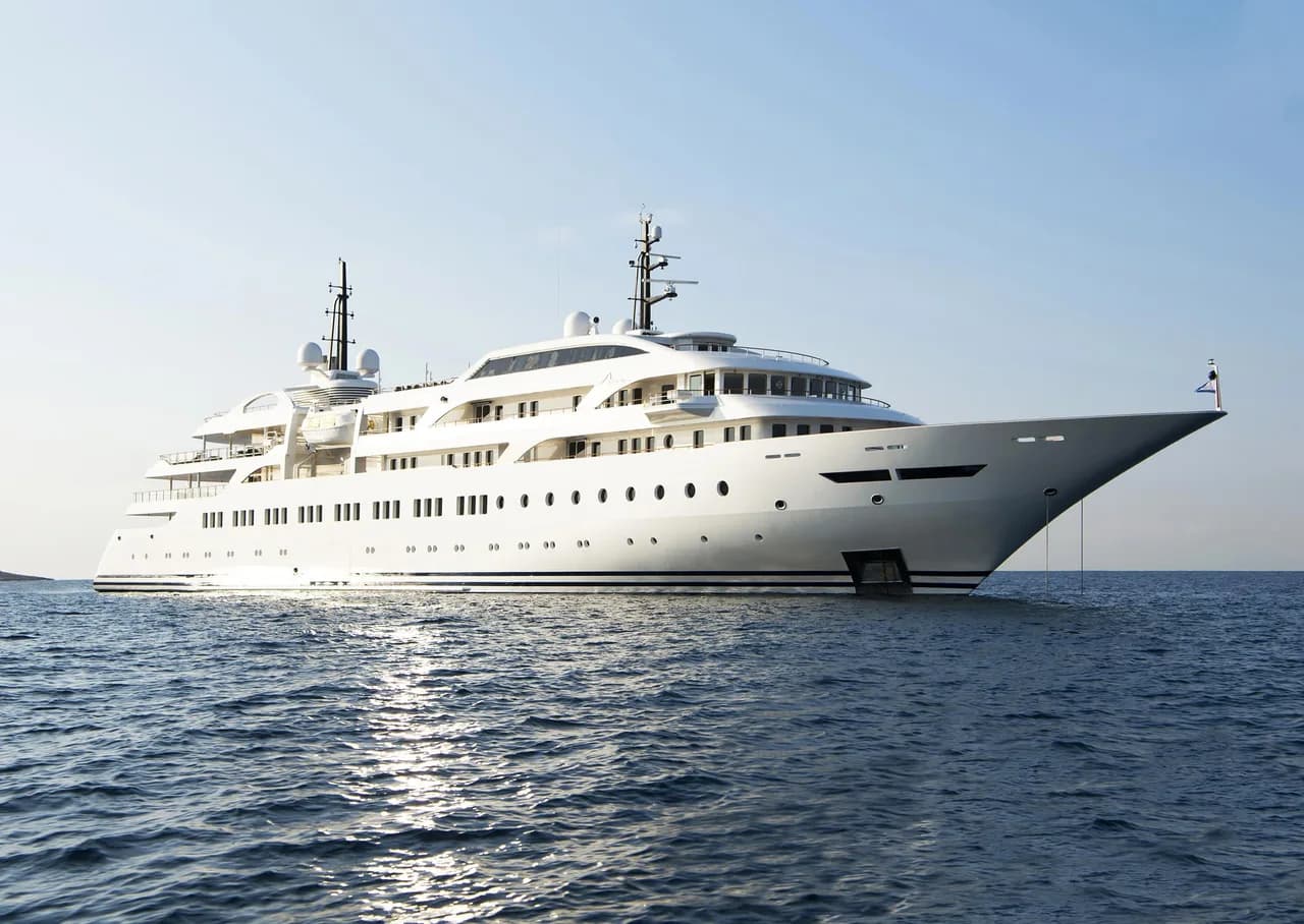 106.5m Magnificent Superyacht With Gym And Swimming Pool