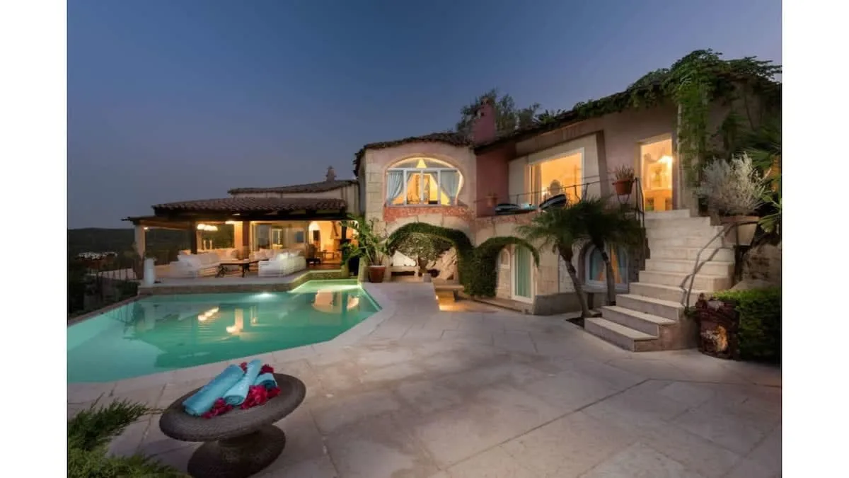 Unique And Precious Context Villa With Sea View